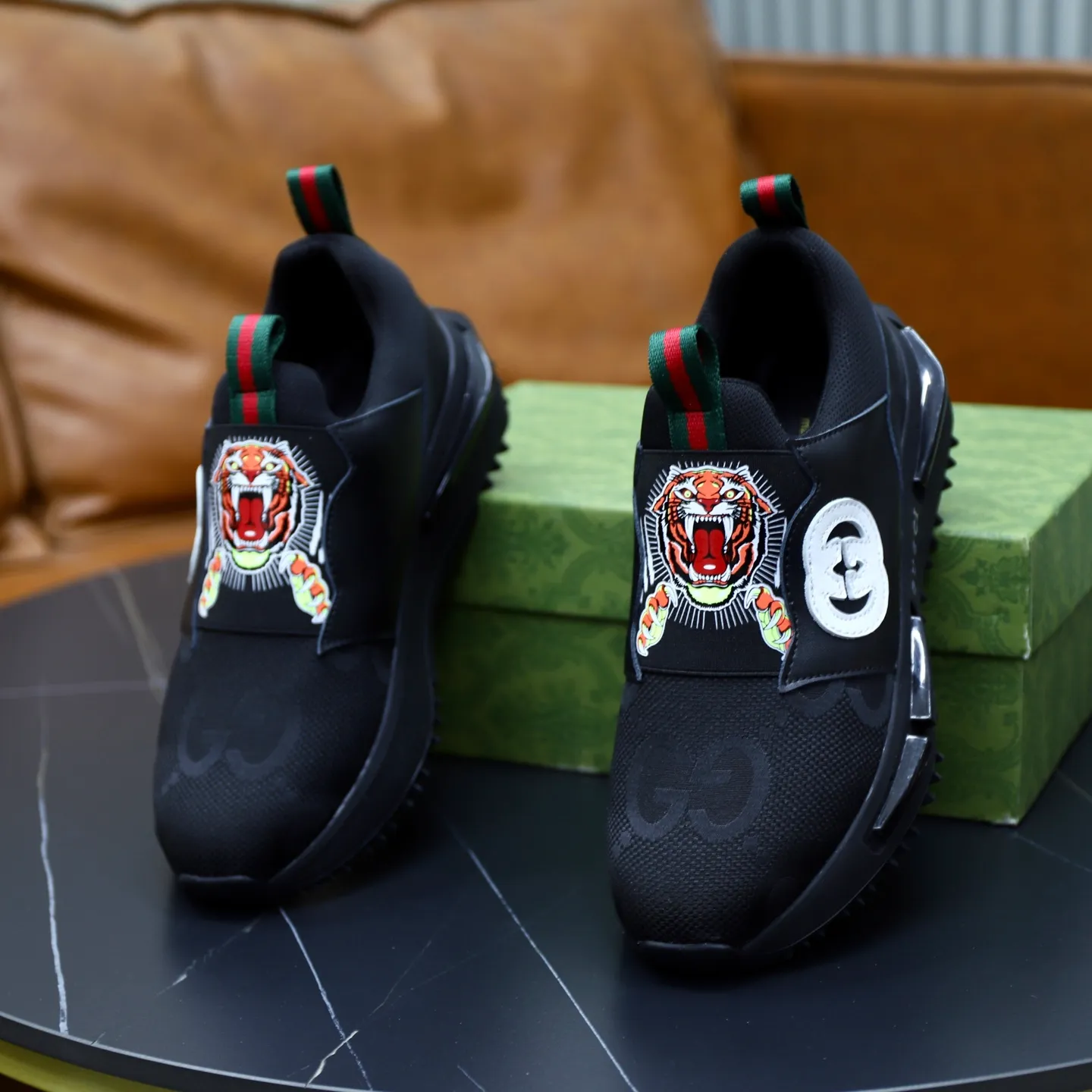 Ex-factory price: 462💰🙅‍♂️🙅‍♂️🙅‍♂️ Brand: GUCCI Standard code: 38-44 (45 customized) Grade: Same as the official website Material: Original cowhide material spliced with brand cloth Comfortable and breathable lining Lightweight and wear-resistant sports outsole Style category: Men's fashionable casual shoes Running sports shoes Distinguished luxury brand elements Top luxury color: actual picture color